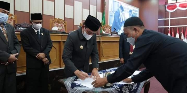 Rapat Paripurna DPRD Dengan Agenda Penandatangan KUA PPAS APBD Kota Bengkulu 2022