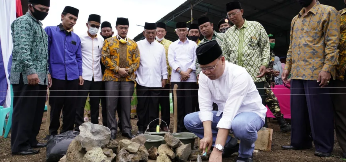 Gubernur Rohidin Letak Batu Pertama Pembangunan Ponpes Darul Ma'arif NU