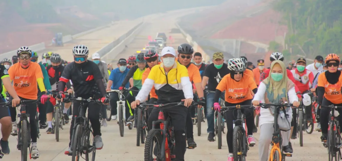  Gubernur Bengkulu Rohidin Mersyah Pantau Progres Pembangunan Jalan Tol Bengkulu-Sumsel dengan Cara Fun Bike bareng Forkopimda