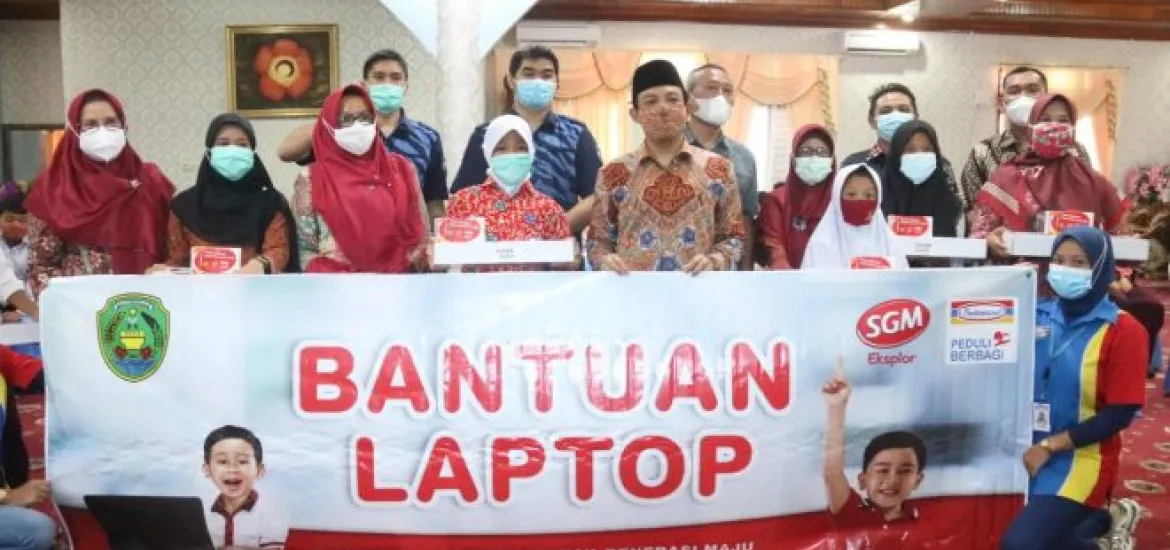 Indomaret Berikan Laptop untuk Murid SD, Wakil WaliKota Minta Orangtua Selalu Awasi Anaknya
