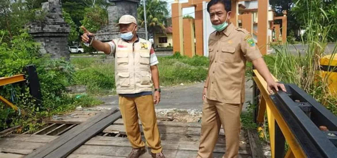 Dinas PUPR Kota Bengkulu Tinjau Jembatan Lempuing Yang Rusak Total