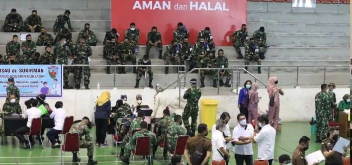 Sekretariat DPRD Provinsi Riau mengikuti vaksinasi Covid-19