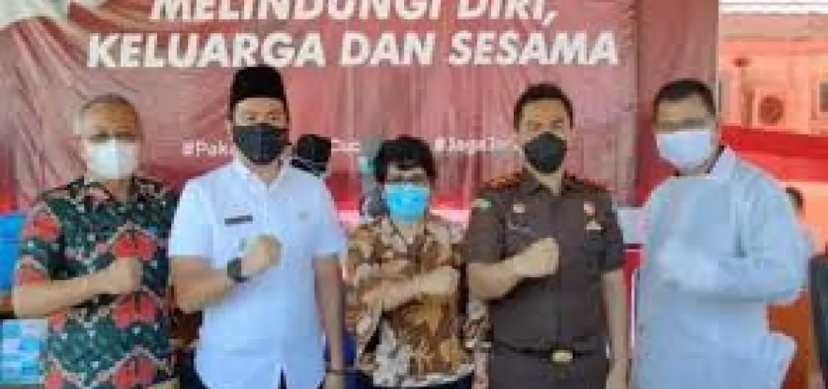 Ketua DPRD, Wabup dan Kajari Bengkulu Utara Lakukan Penyuntikan Vaksinasi Covid-19