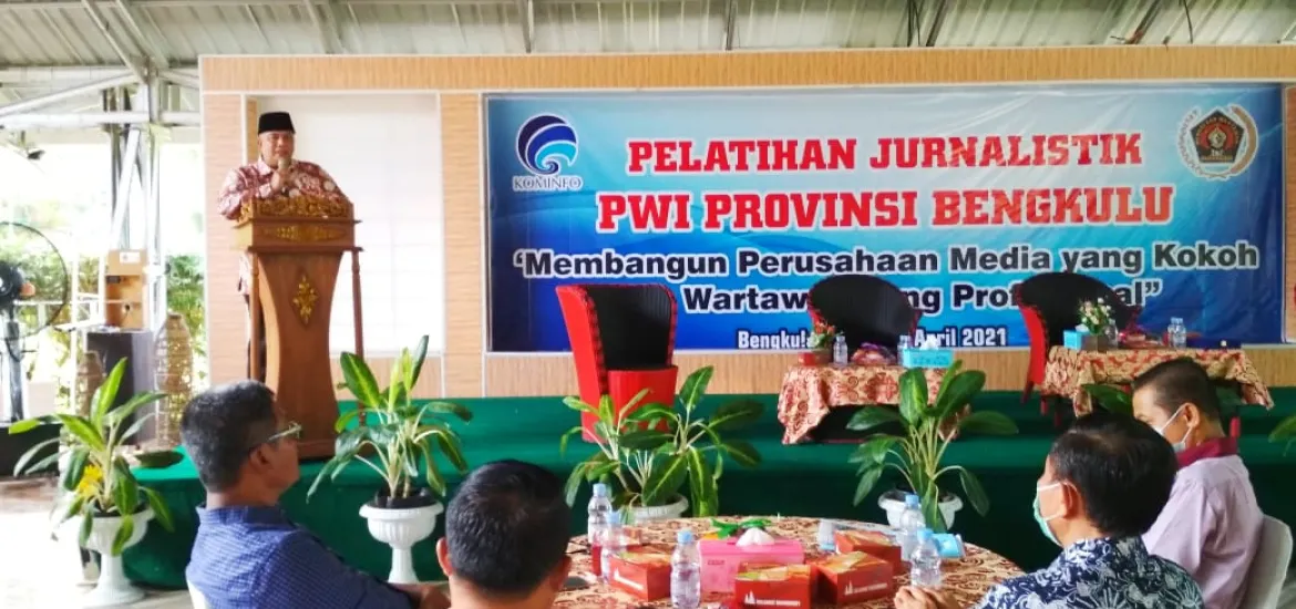 Pelatihan Jurnalistik, Kadiskominfotik Minta Media Bangun Berita Positif