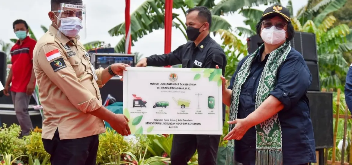 Tobek Godang Terima Sejumlah Bantuan dari Kementerian LHK