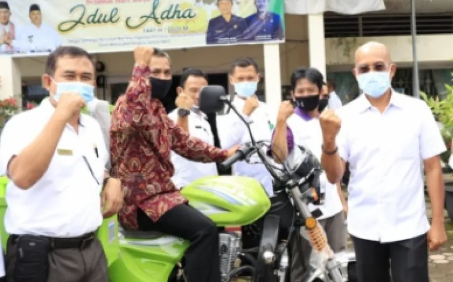 Gusnan Mulyadi Bagikan ALSINTAN Untuk Kelompok Tani
