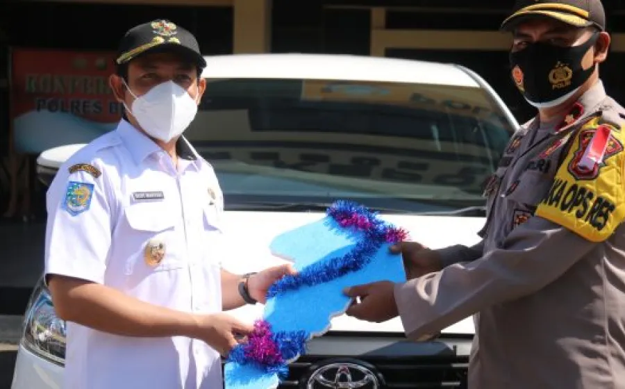 Pemerintah Kota Hibahkan 1 Unit Mobil untuk Polres