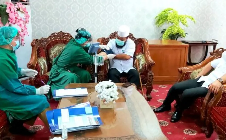 Persiapan Penyuntikan Vaksin Covid-19,  Walikota Bengkulu Helmi Hasan dan wakil walikota Dedy Wahyudi dilakukan screening