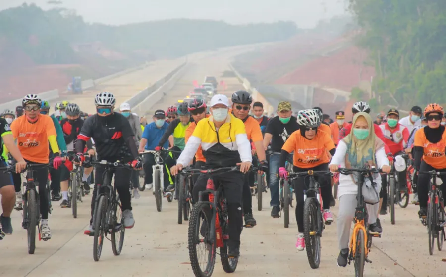  Gubernur Bengkulu Rohidin Mersyah Pantau Progres Pembangunan Jalan Tol Bengkulu-Sumsel dengan Cara Fun Bike bareng Forkopimda