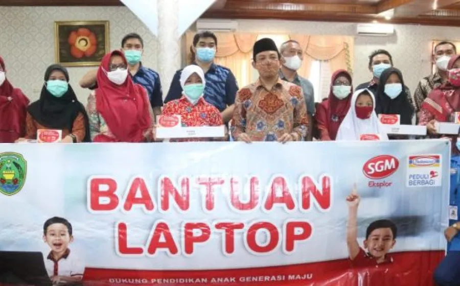 Indomaret Berikan Laptop untuk Murid SD, Wakil WaliKota Minta Orangtua Selalu Awasi Anaknya