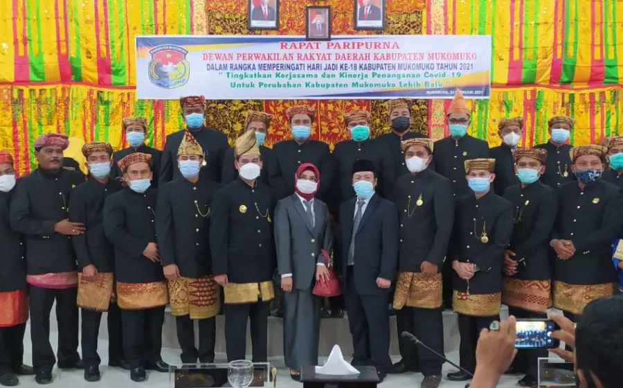 Momen HUT ke- 18 Kabupaten Mukomuko, Tingkatkan Penanganan Sosial dan Kerja Sama Pemprov, Pemkab dan Masyaraka  Read More at: Momen HUT ke- 18 Kabupaten Mukomuko, Tingkatkan Penanganan Sosial dan Kerja Sama Pemprov, Pemkab dan Masyarakat