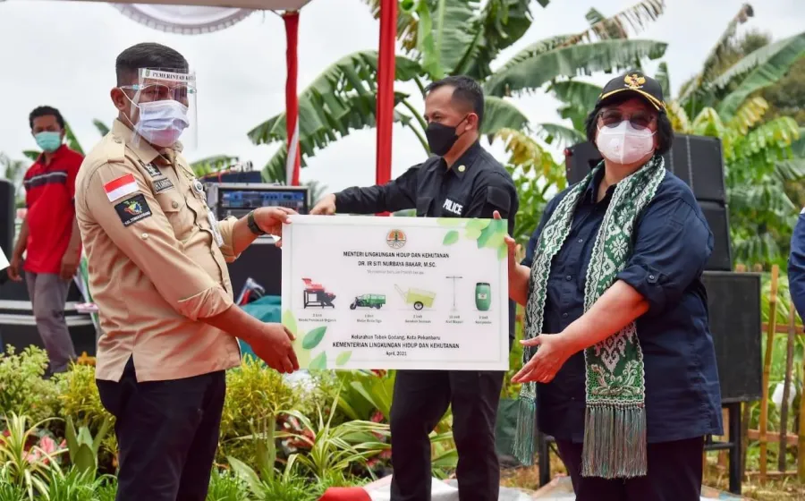 Tobek Godang Terima Sejumlah Bantuan dari Kementerian LHK