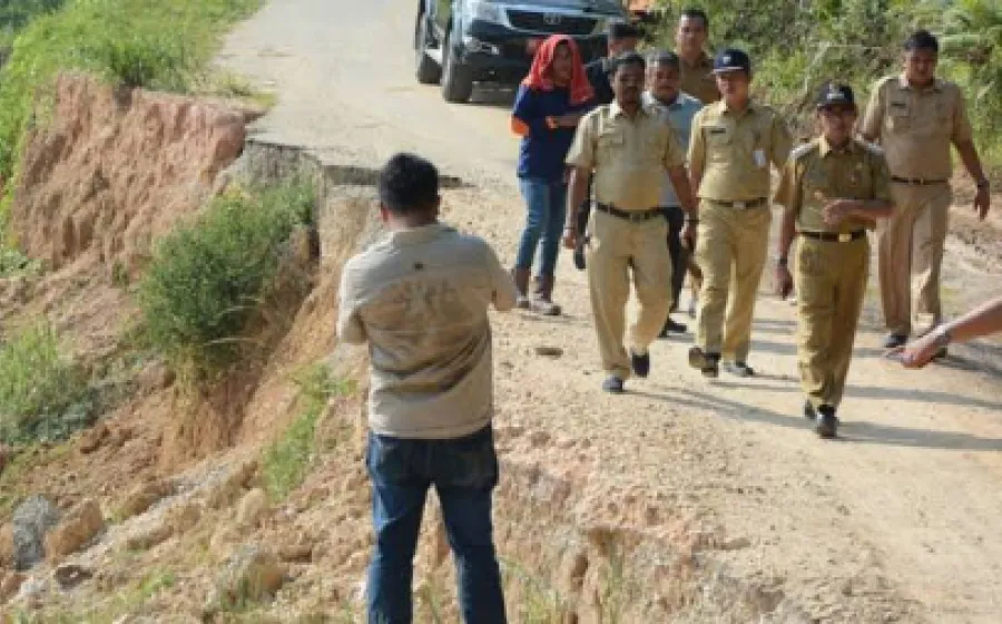 Pembatalan dilakukan setelah Pemkab Kuansing melakukan refocusing anggaran tahun 2021 ini. Awalnya, Pemkab Kuansing akan membatalkan pembangunan jalan. Hanya tersisa sekitar tiga kegiatan peningkatan jalan.  Namun, rencana itu mendapat kritik keras dari DPRD Kuansing. Akhirnya, pembangunan kolam renang yang dibatalkan. Venue kolam renang rencananya dibangun di Sport Centre Telukkuantan dengan anggaran Rp25 miliar.  "Jalan kembali, tidak jadi dibatalkan. Ada 12 ruas jalan yang dibangun melalui APBD 2021 ini 